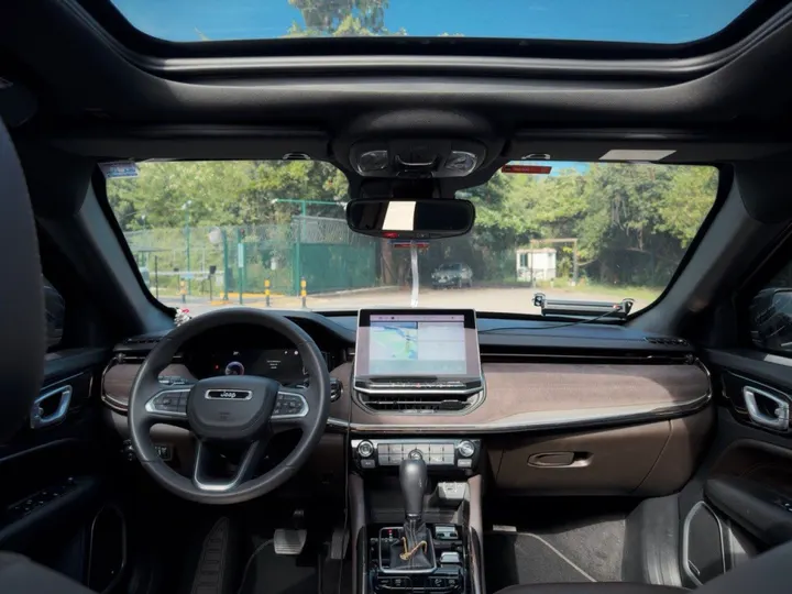 JEEP COMMANDER — foto 8