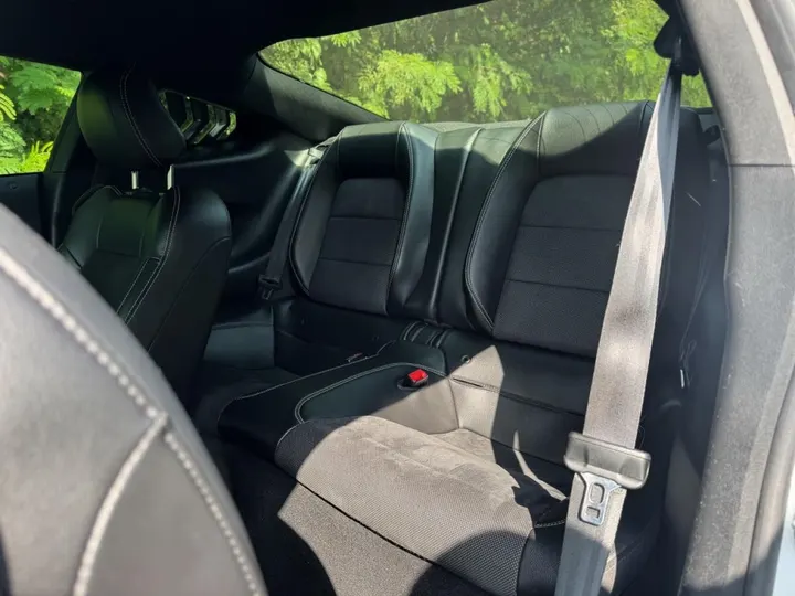 FORD MUSTANG — foto 13