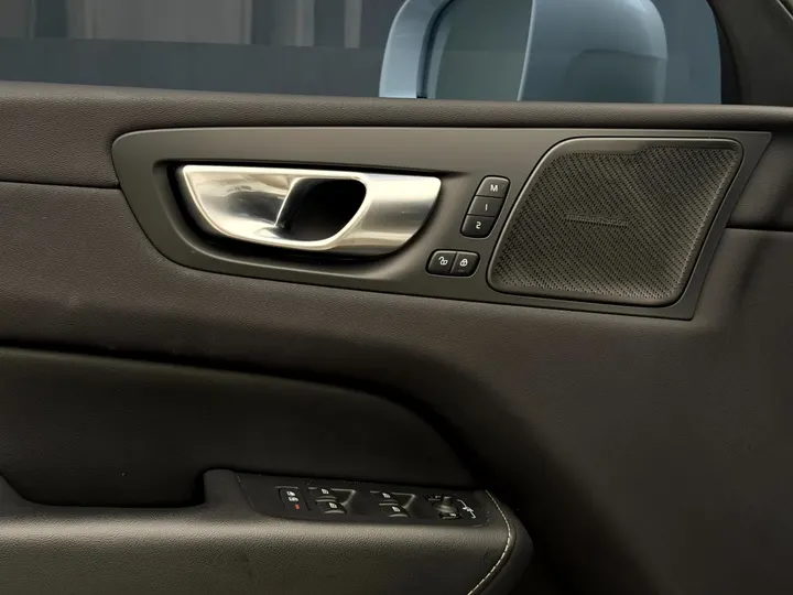 VOLVO XC60 — foto 6