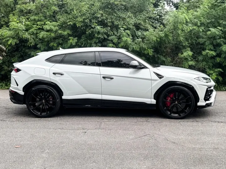 LAMBORGHINI URUS — foto 14