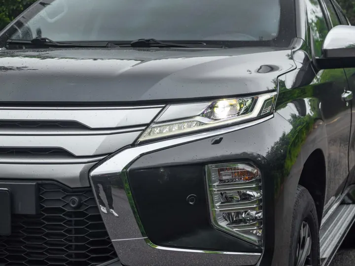 MITSUBISHI PAJERO SPORT — foto 3