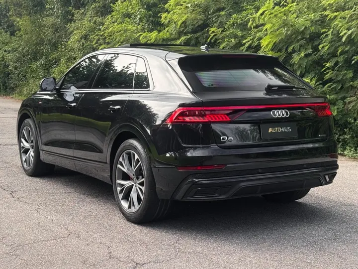 AUDI Q8 — foto 18