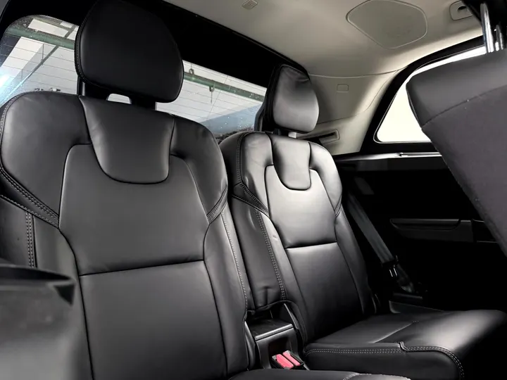 VOLVO XC90 — foto 17