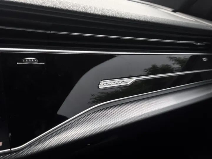 AUDI Q8 — foto 13