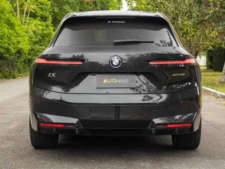 BMW iX — foto 4