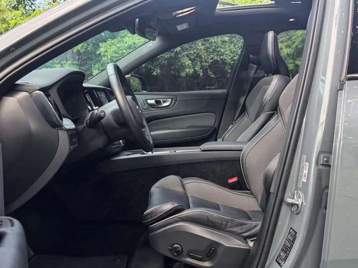 VOLVO XC60 — foto 3