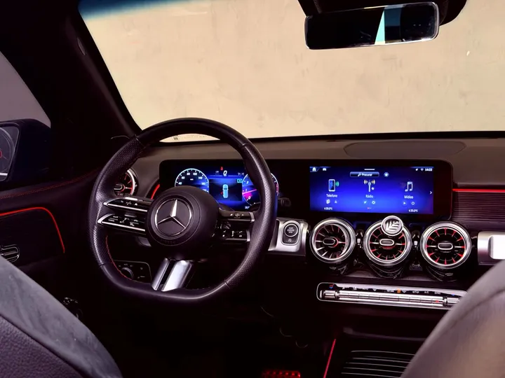 MERCEDES-BENZ GLB 220 — foto 11