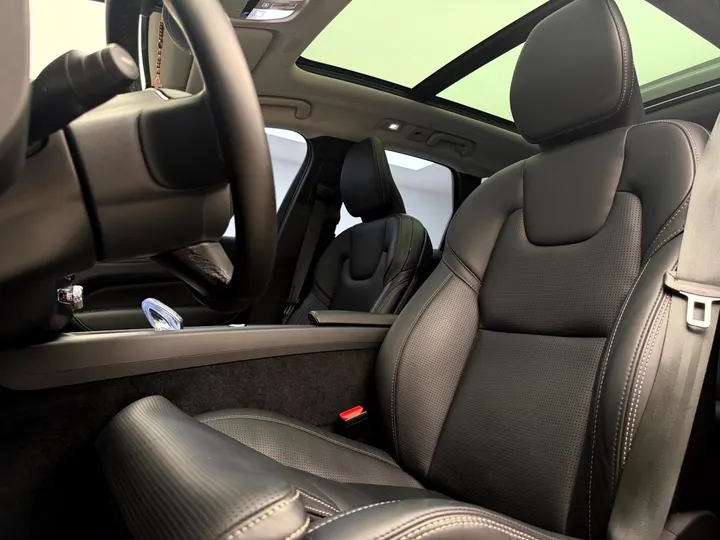 VOLVO XC60 — foto 5