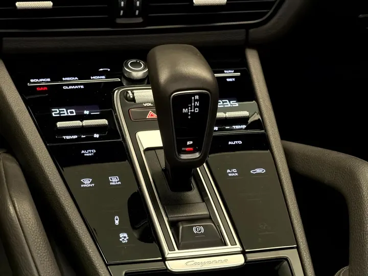 PORSCHE CAYENNE — foto 11