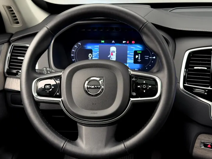 VOLVO XC90 — foto 10