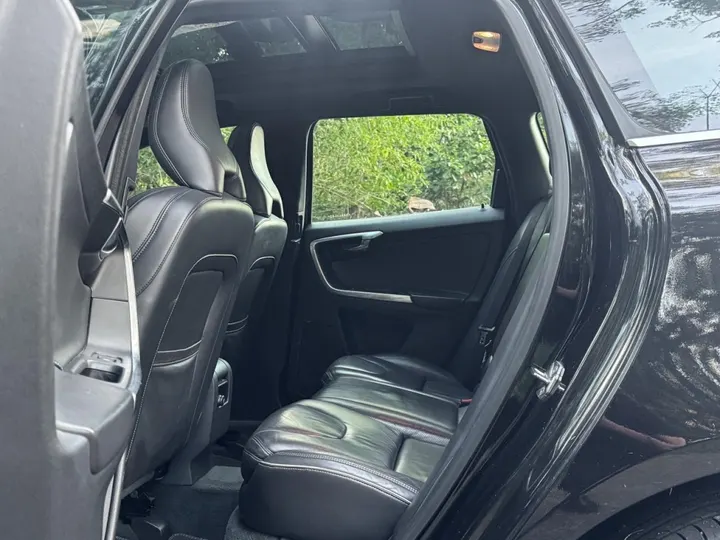 VOLVO XC60 — foto 12