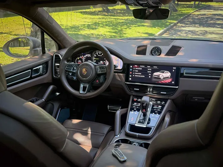 PORSCHE CAYENNE — foto 8