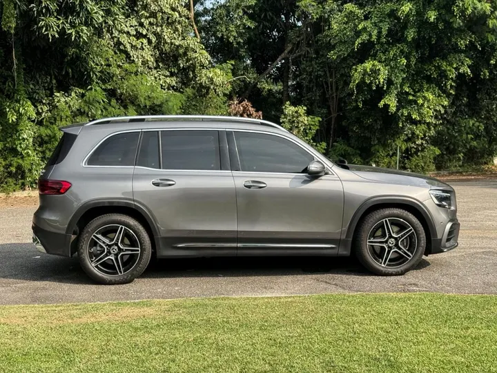 MERCEDES-BENZ GLB 220 — foto 8