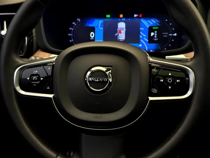 VOLVO XC60 — foto 10