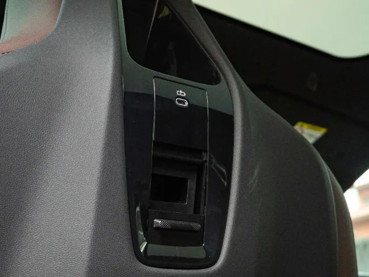 BMW iX — foto 19