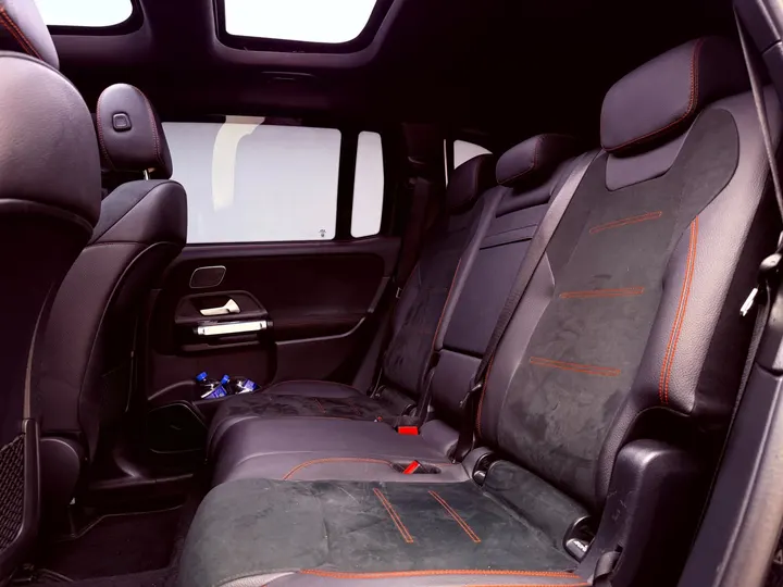 MERCEDES-BENZ GLB 220 — foto 17