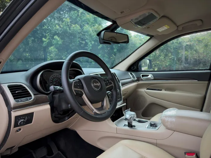 JEEP GRAND CHEROKEE — foto 8