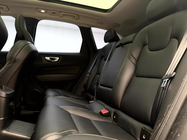 VOLVO XC60 — foto 16
