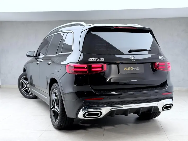 MERCEDES-BENZ GLB 220 — foto 18