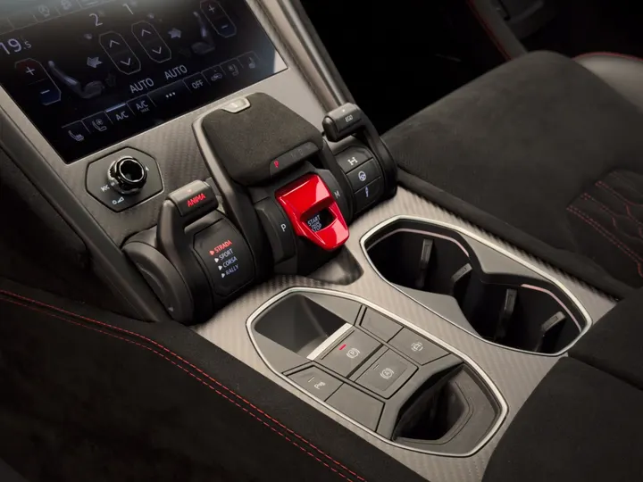 LAMBORGHINI URUS — foto 13