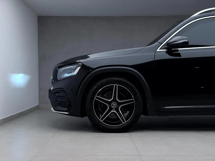 MERCEDES-BENZ GLB 220 — foto 14