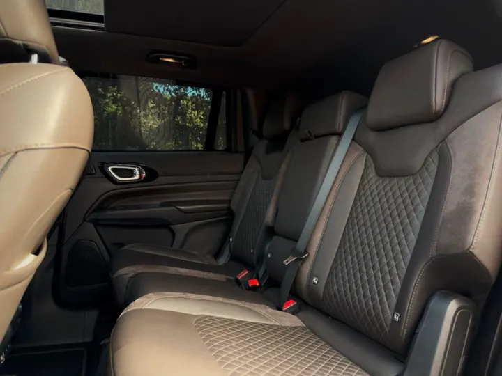 JEEP COMMANDER — foto 14