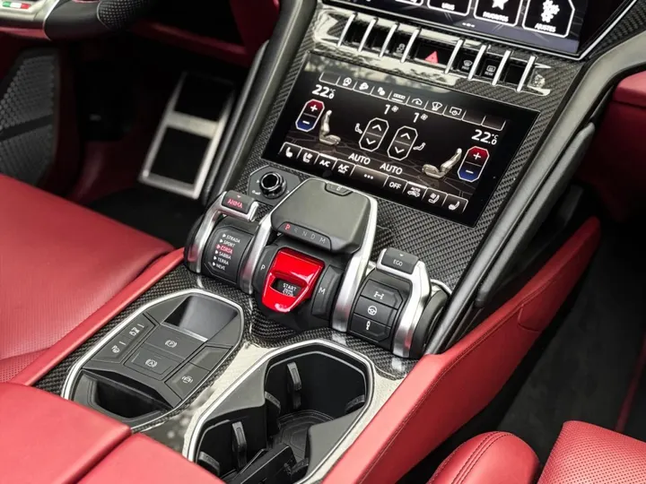 LAMBORGHINI URUS — foto 13