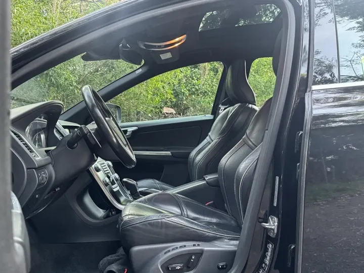 VOLVO XC60 — foto 4