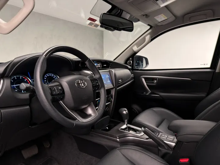 TOYOTA HILUX — foto 6