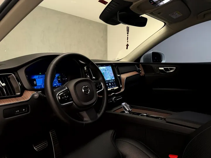 VOLVO XC60 — foto 7