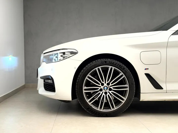 BMW 530e — foto 15