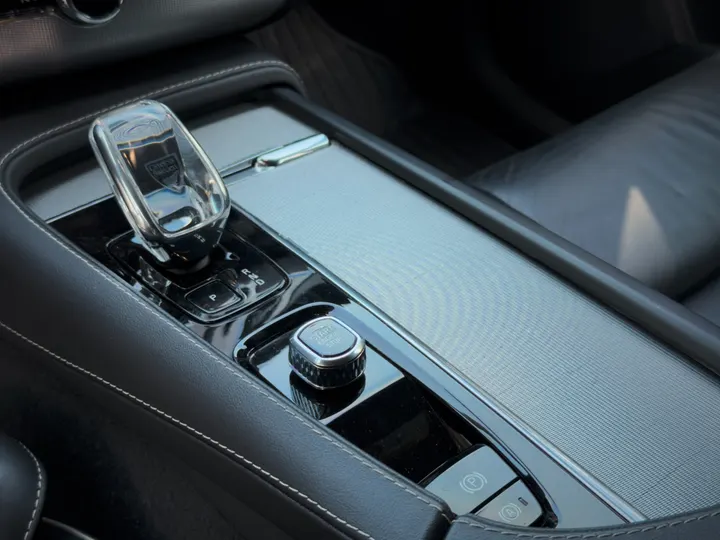 VOLVO XC90 — foto 10