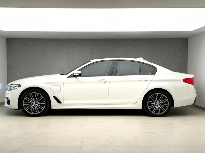 BMW 530e — foto 16