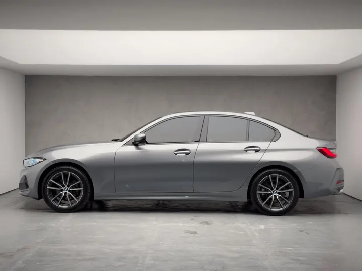 BMW 320i — foto 12
