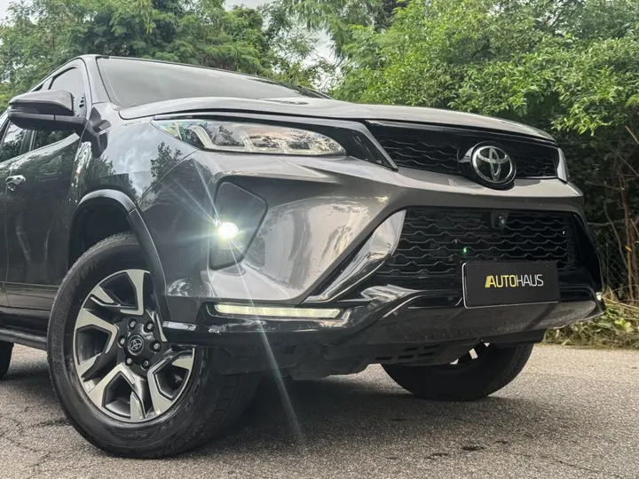 TOYOTA HILUX SW4 — foto 2