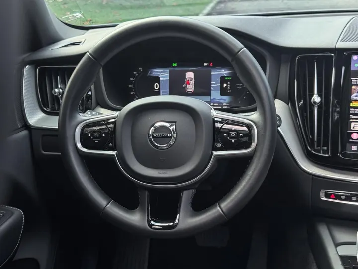 VOLVO XC60 — foto 6