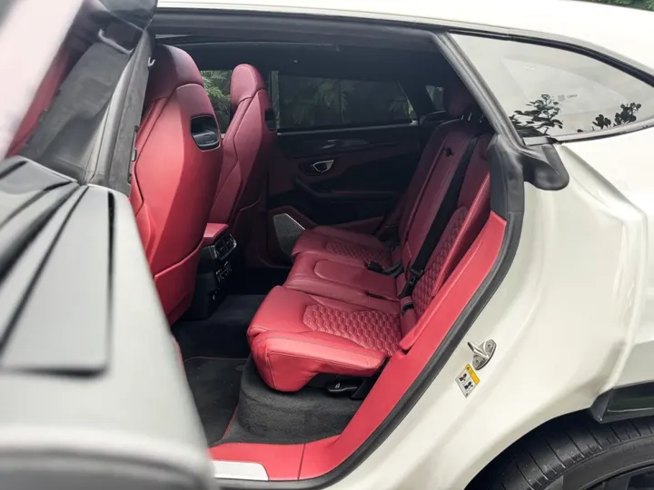 LAMBORGHINI URUS — foto 16