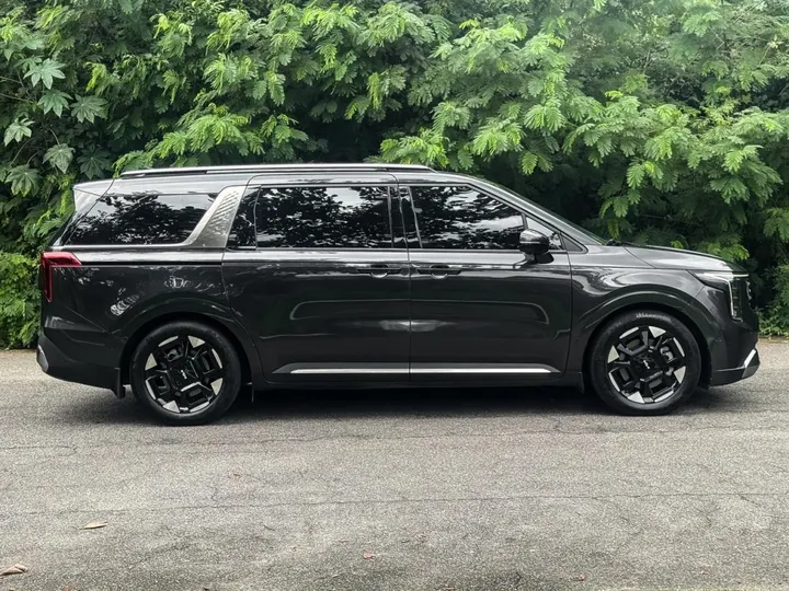 KIA CARNIVAL — foto 12