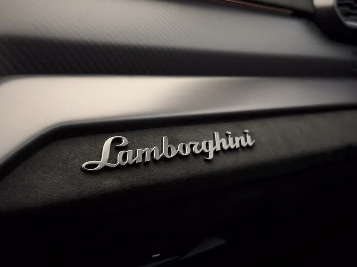 LAMBORGHINI URUS — foto 14