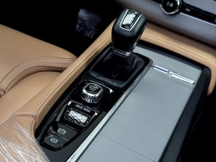 VOLVO XC90 — foto 11