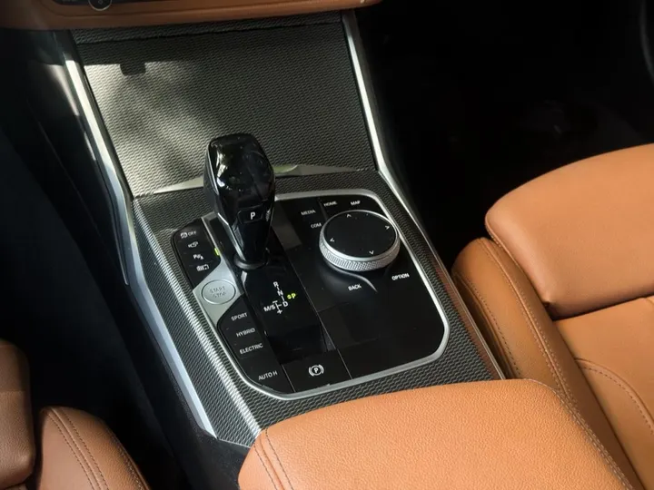 BMW 330e — foto 10