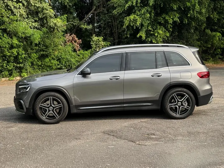 MERCEDES-BENZ GLB 220 — foto 9