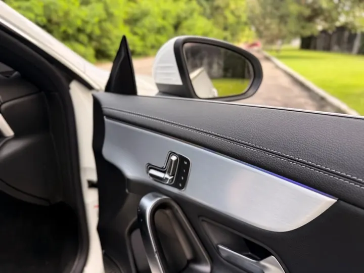 MERCEDES-BENZ CLA 200 — foto 5