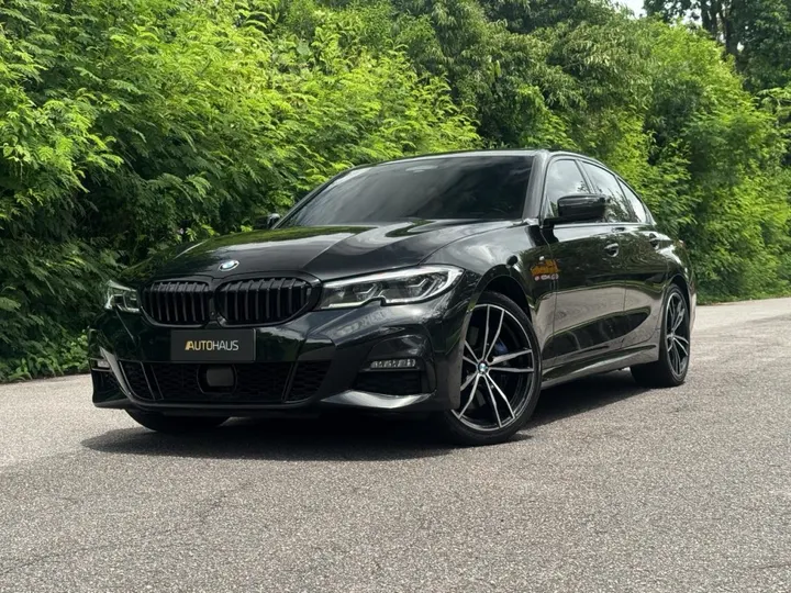 BMW 330e