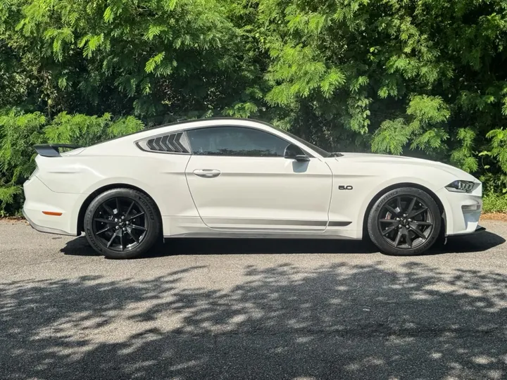 FORD MUSTANG — foto 11