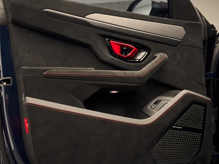 LAMBORGHINI URUS — foto 6