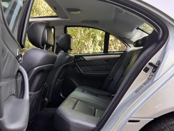MERCEDES-BENZ C 350 — foto 15