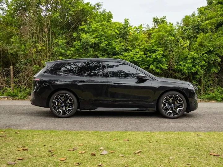 BMW iX — foto 18