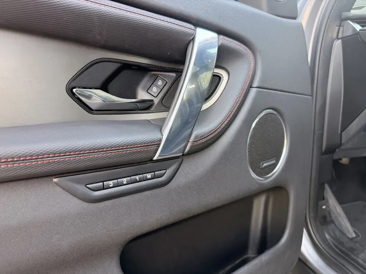 LAND ROVER DISCOVERY SPORT — foto 12