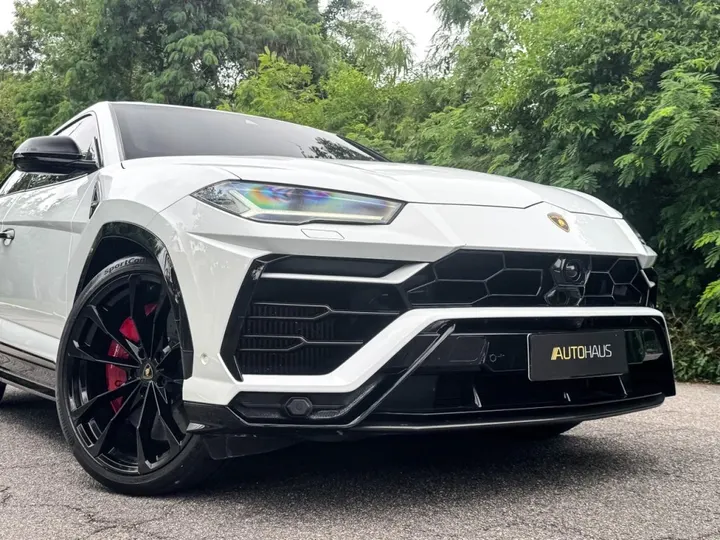 LAMBORGHINI URUS — foto 2